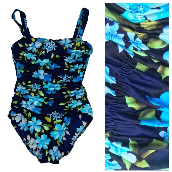 Lands' End Other - Lands’ End Floral swimsuit with built in underwire